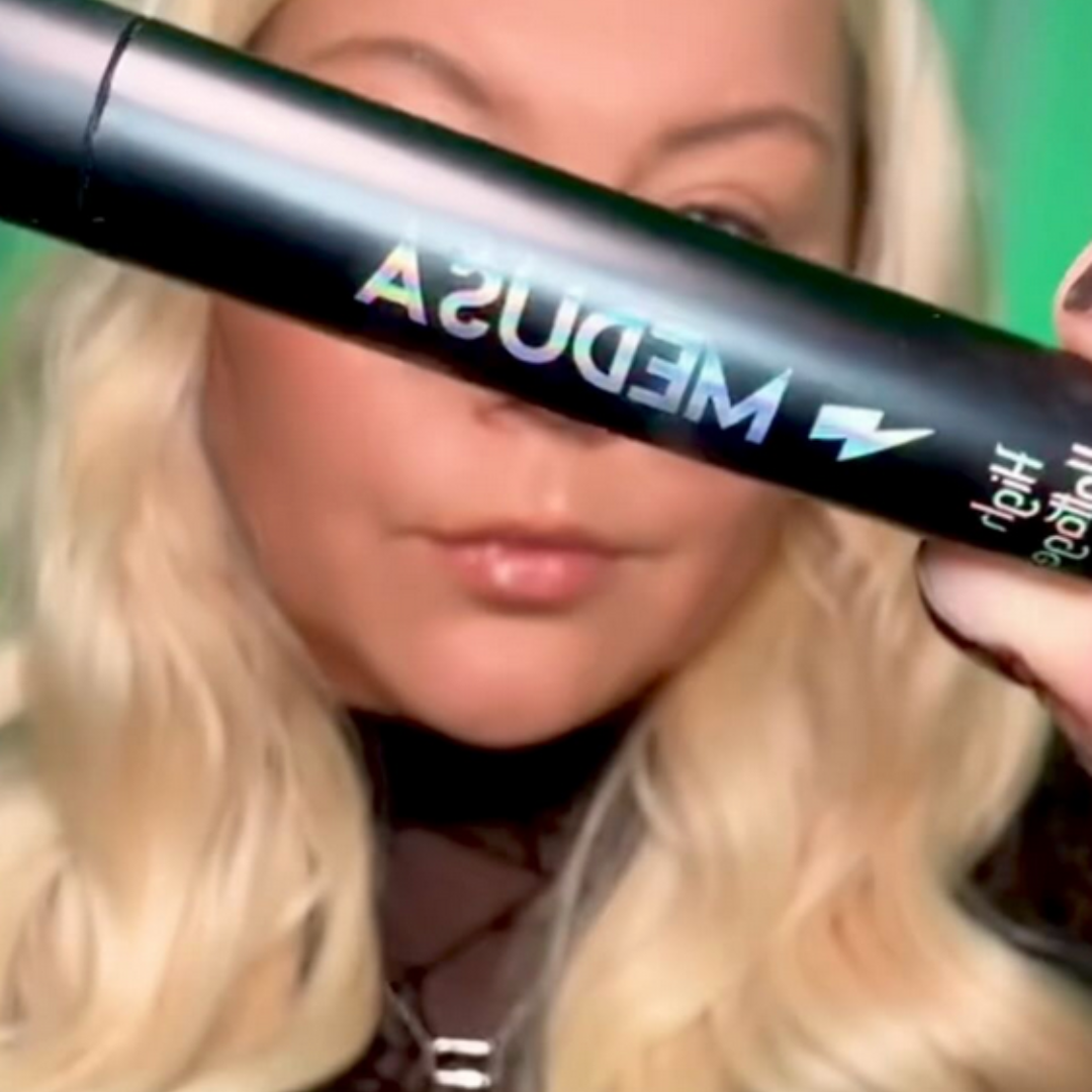Person holding a black hair product with 'Medusa' branding
