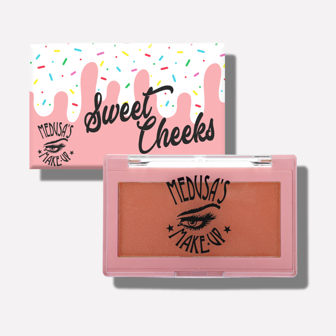 Blush palette with 'Medusas Make Up' branding on a white background