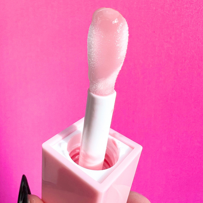 Lip Oil - Strawberry applicator