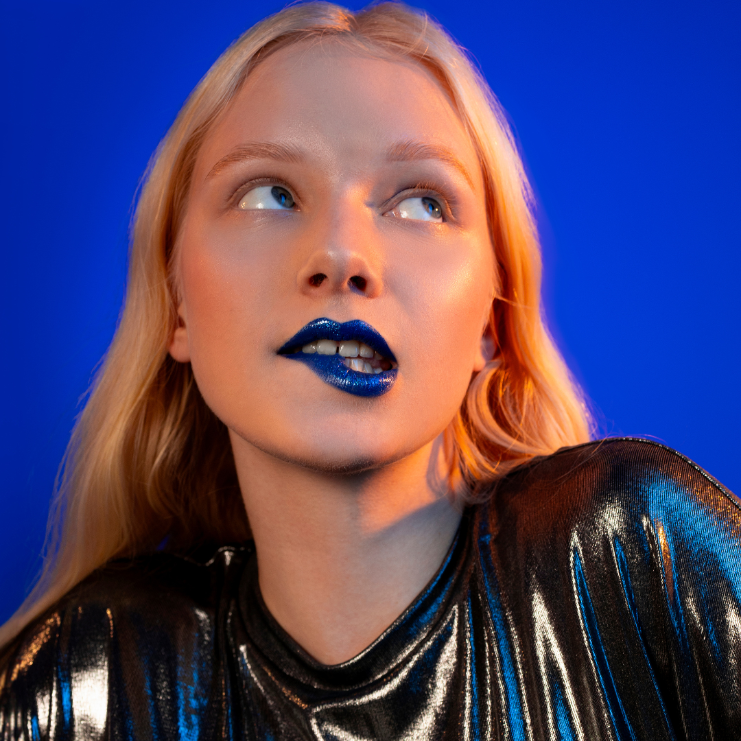 model with blue lip gloss