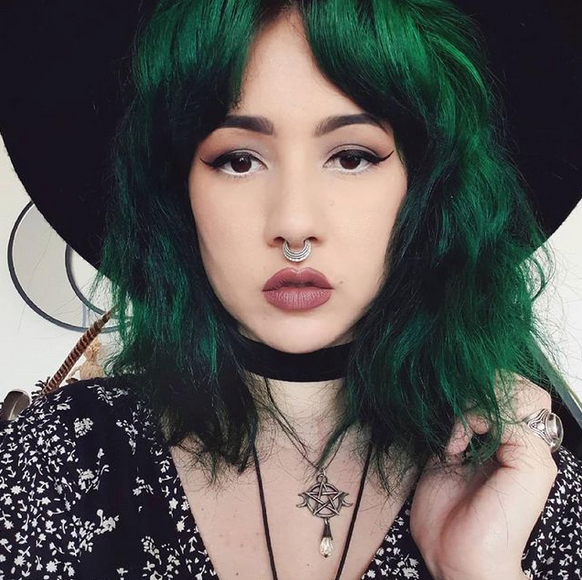 Model @wildwood_fae wearing Juniper Green hair Dye